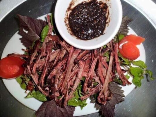 thit trau gac bep choam cheo