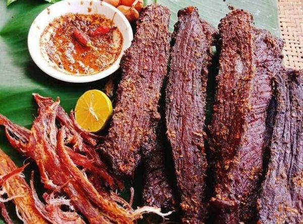 đặc sản thịt hun khói: Cách làm thịt lợn hun khói