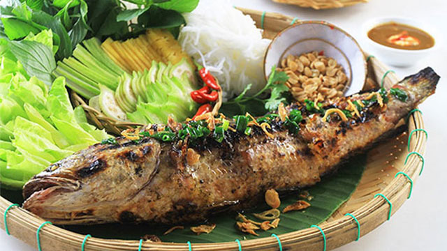 Tổng hợp đặc sản Cà Mau: Cá lóc nướng trui - Vietflavour