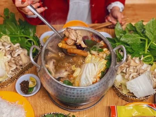 Cách nấu lẩu gà lá sâm Ngọc Linh thơm ngon, chuẩn vị