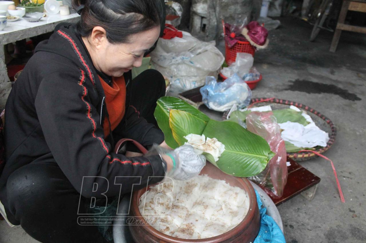 Chợ làng nổi tiếng đất Thái Bình, đi ngang qua thơm nức mùi bánh quê, chợt thèm cồn cào, vào ăn càng thèm hơn